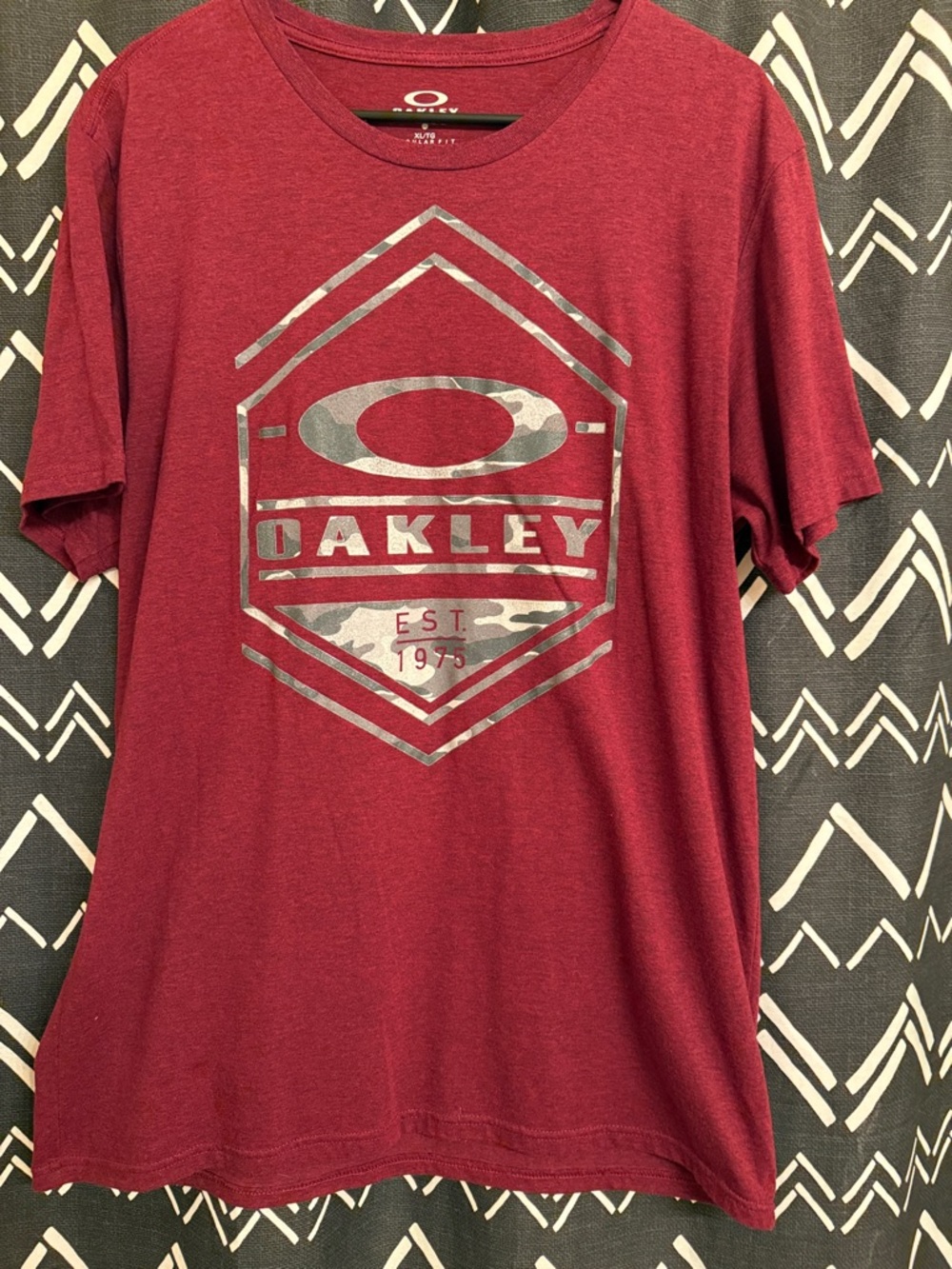 Oakley Men's Short Sleeve Logo Tee in Deep Red with Camo Logo